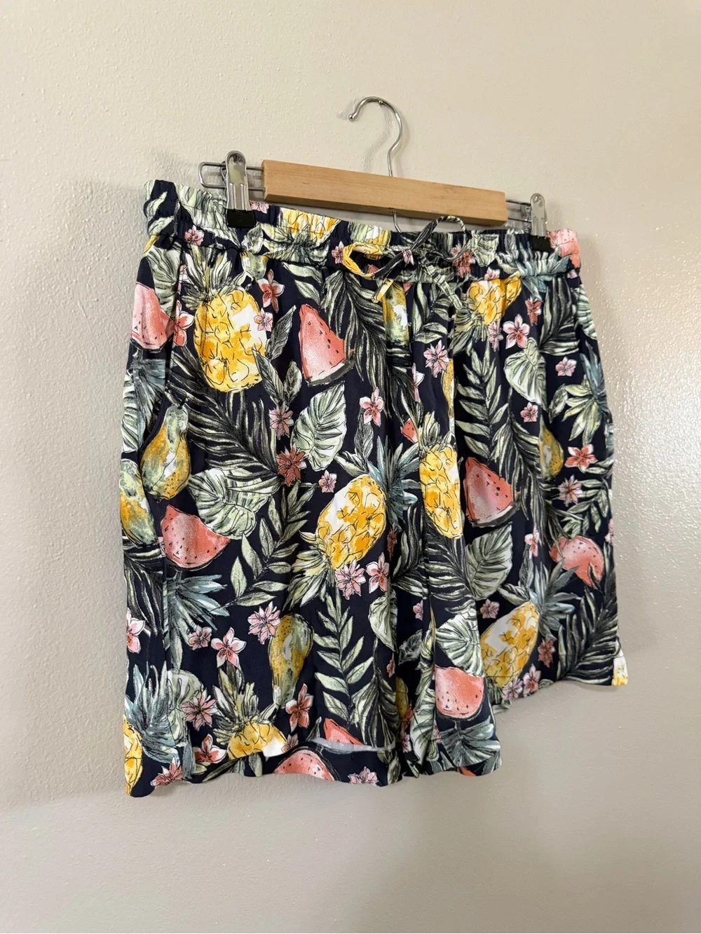 J. Jill‎ | Tropical Pineapple Print Drawstring Waist Relaxed Fit Shorts